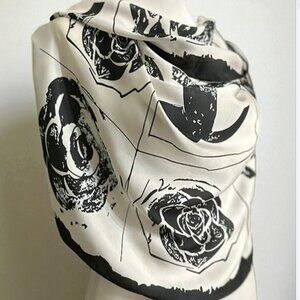 Neckerchief Square Elegant Scarf Women in Retro Luxury Style